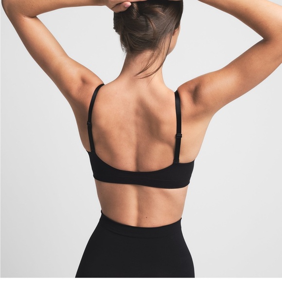 SKIMS seamless sculpt bra - Picture 6 of 6